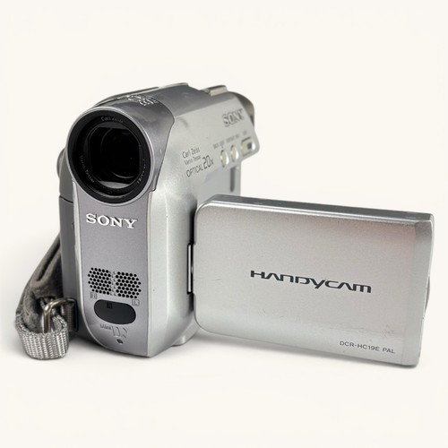 Sony dcr hc19e - videokamera, /